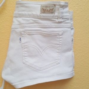 White levi shorts